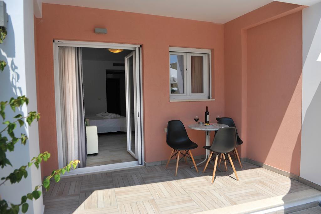 Aggelos Apartments & Deluxe Studios Nidhrion Rum bild